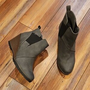 Dept222 Stylish Gray Wedge Ankle Boots